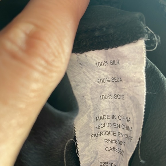 BEBE beautiful silk blouse - Picture 5 of 5